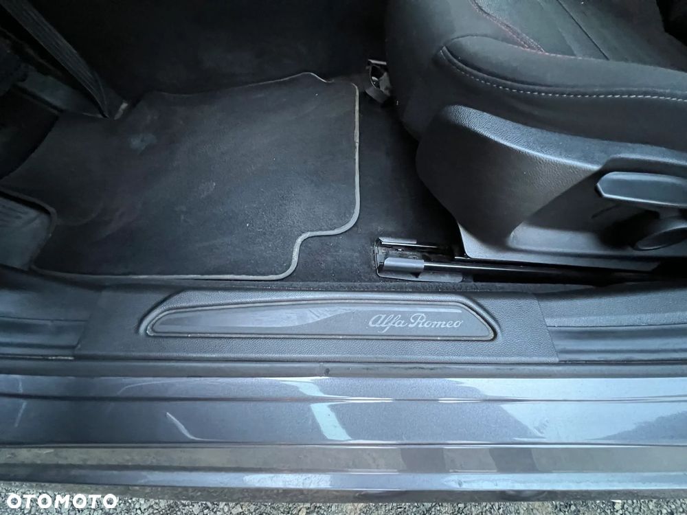 Alfa Romeo Giulia 2.0 Turbo Business - 12