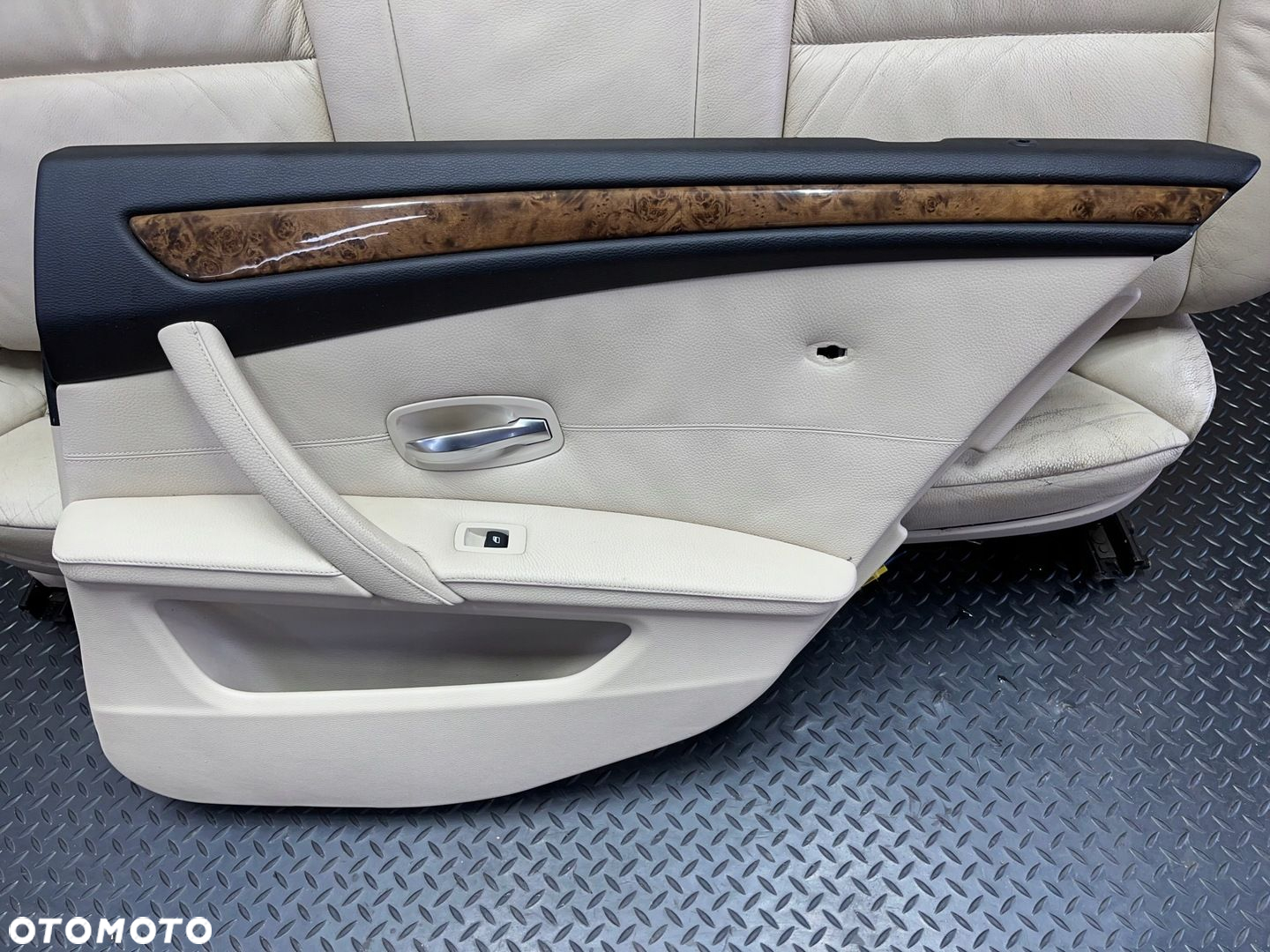 FOTELE GRZANE KANAPA TAPICERKA KREMOWA SKÓRA EUROPA BMW E60 2008 KOMPLET - 7