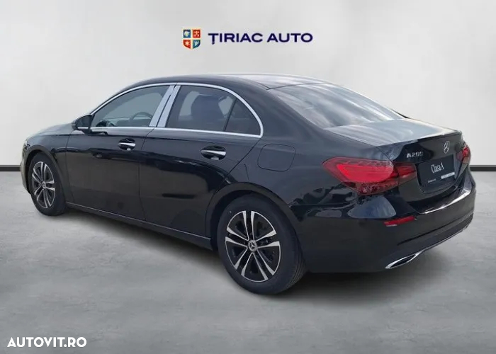 Mercedes-Benz A 200 MHEV 7G-DCT Sedan - 2