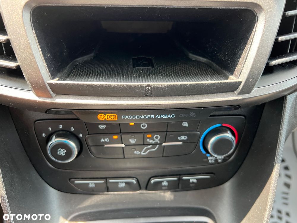 Ford Transit Connect - 33