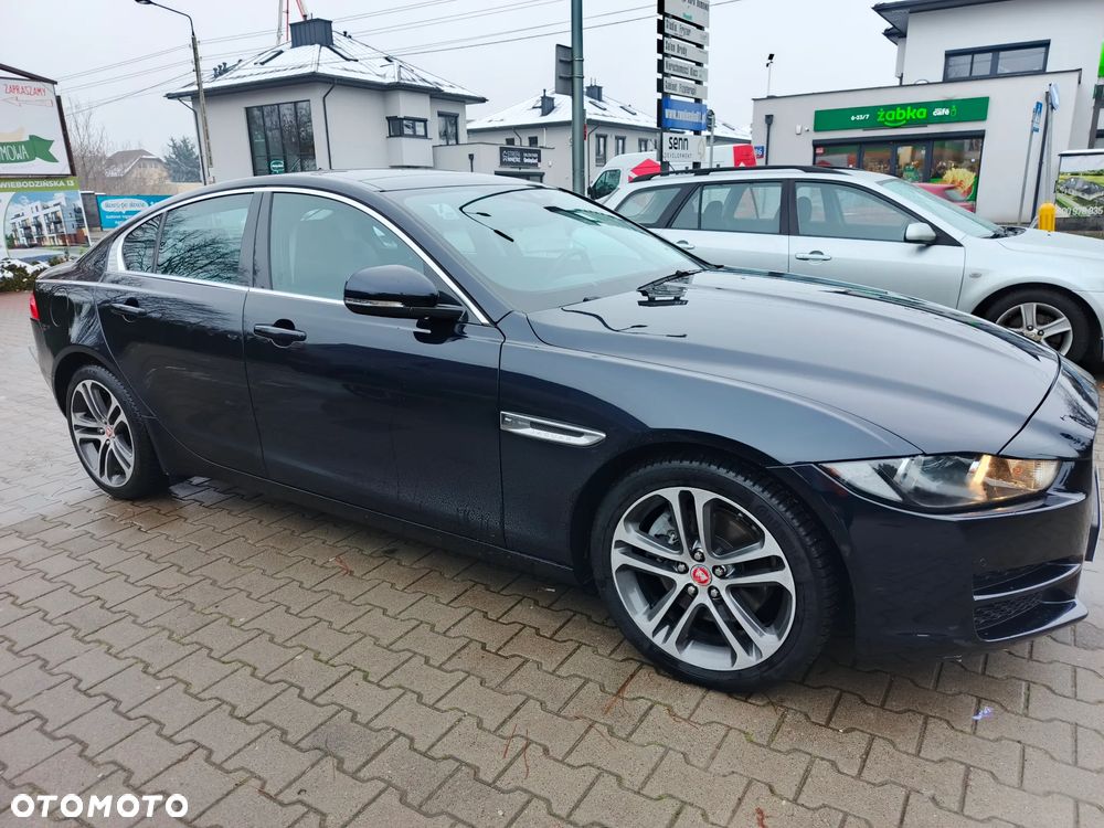 Jaguar XE 2.0 D Prestige - 5