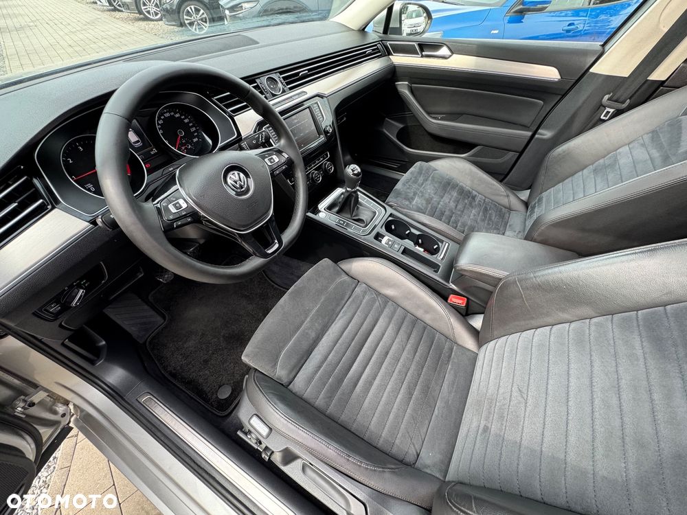 Volkswagen Passat Variant 2.0 TDI (BlueMotion Technology) Highline - 18
