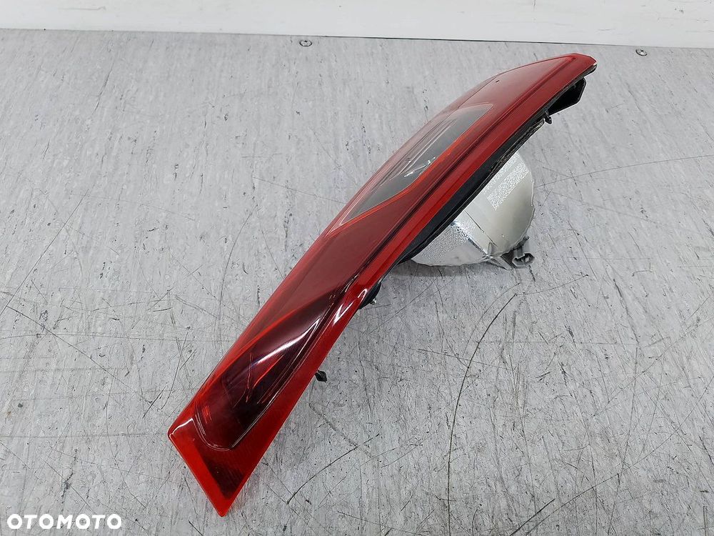 LAMPA TYLNA PRAWA W KLAPE MAZDA 3 III B45A-513F0 132-41979 SEDAN - 5