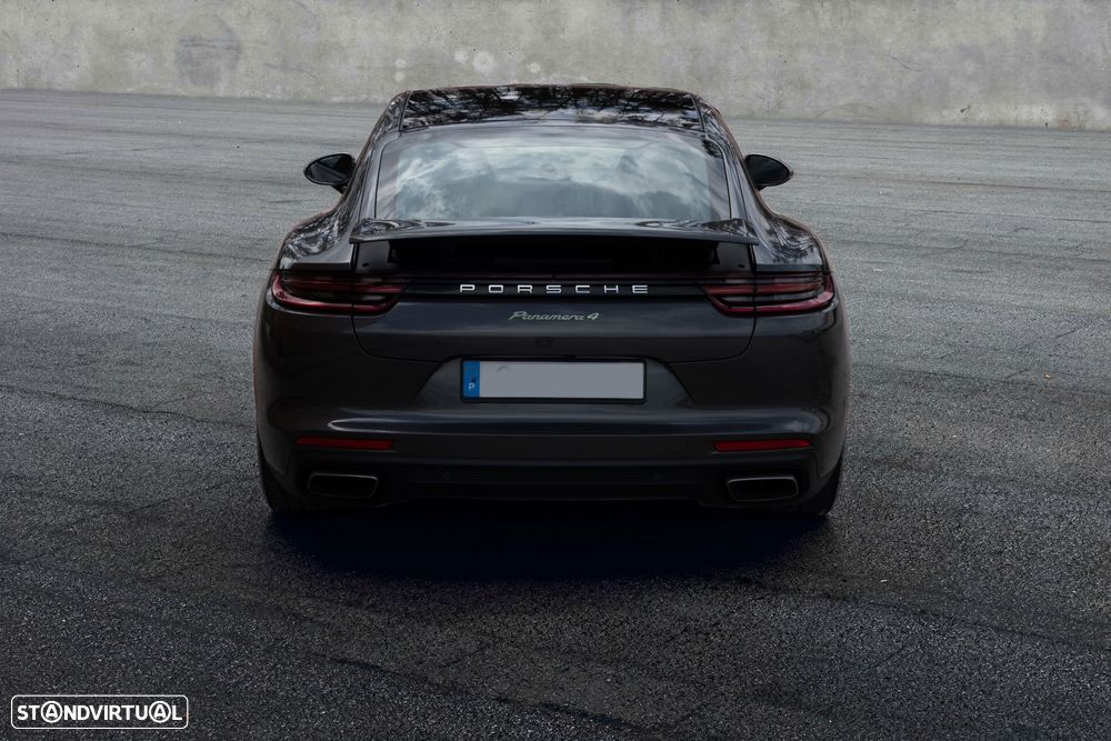 Porsche Panamera - 4