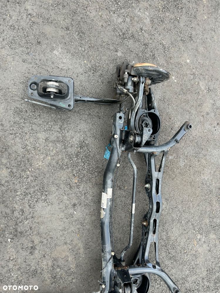 Volkswagen Sportsvan zawieszenie tylne kompletne belka ośka tył zwrotnice bez rdzy - 4