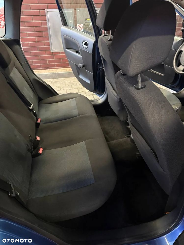Ford Fiesta 1.4 Ambiente - 37