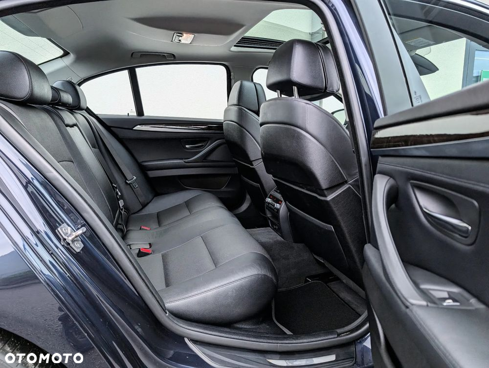 BMW Seria 5 550i - 15