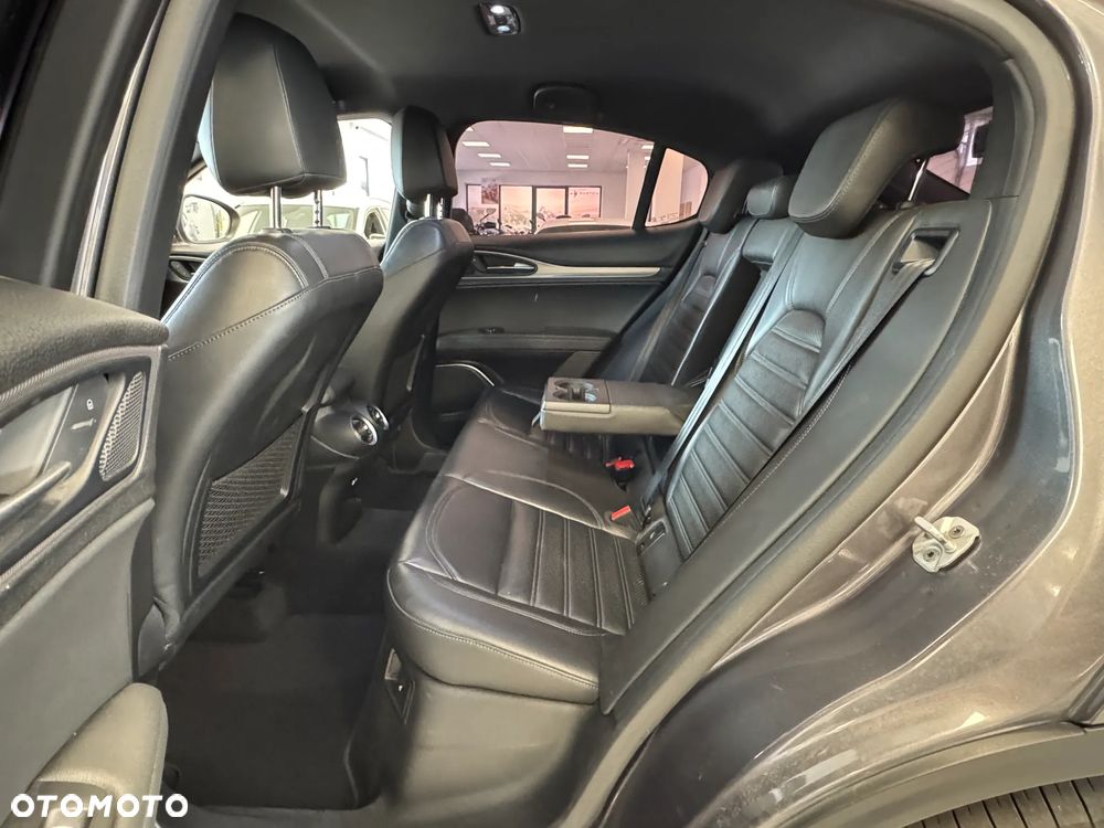 Alfa Romeo Stelvio 2.0 Turbo TI Q4 - 9