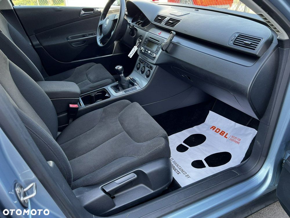 Volkswagen Passat - 11