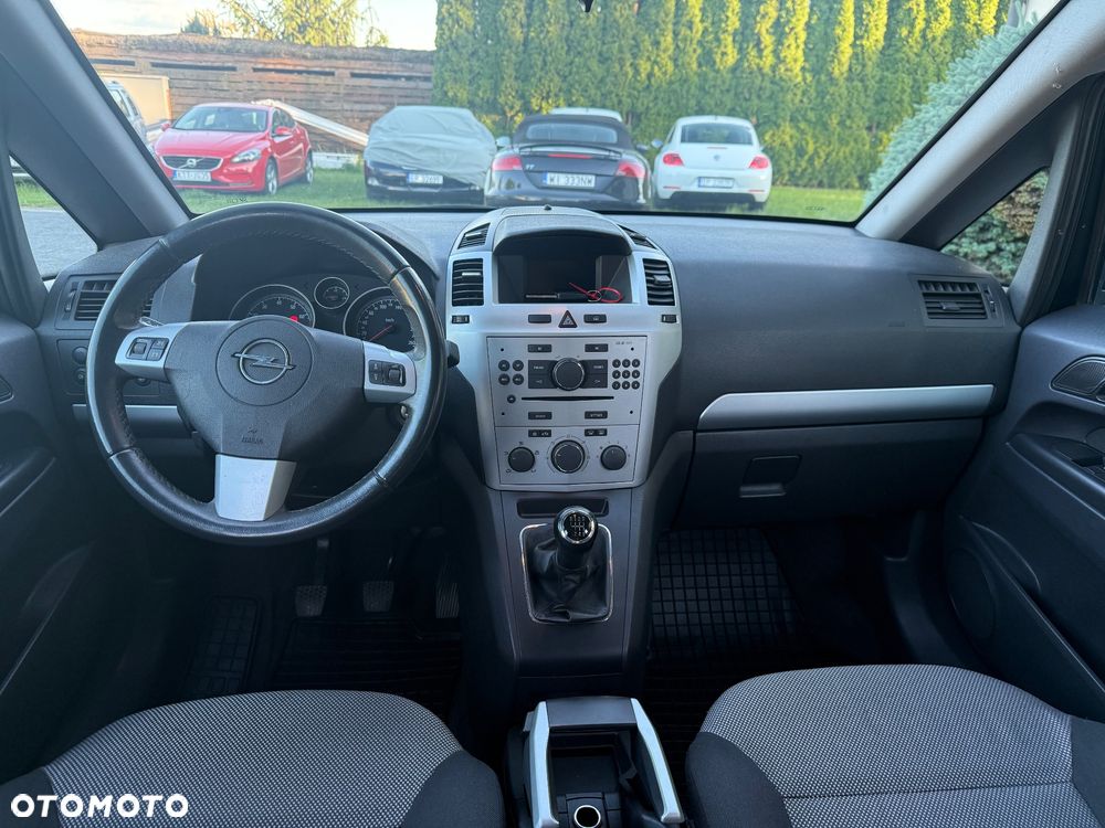 Opel Zafira 2.2 - 11