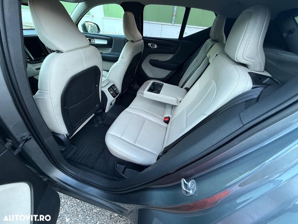 Volvo XC 40 D4 AWD Geartronic Momentum Pro - 10