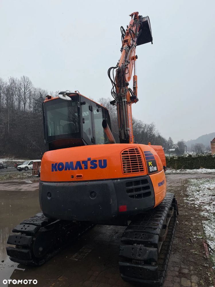 Komatsu Koparka Gąsienicowa 8 ton PC80MR-3. Sprowadzona z Norwegii. Centralne smarowanie!! Maszyna  jak Nowa 2016rok. 3200mtg 3x łamane Ramię. Klima ser.DEKRA. Własna pompa paliwa. Ani deka luzów i wycieków. Gąsienice klepki bez zużycia! Podwozie w pięknym stanie. Okazja Maszyna zadbana!! Po serwisach eksploatacyjnych. - 10