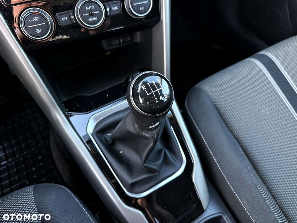Volkswagen T-Roc - 16