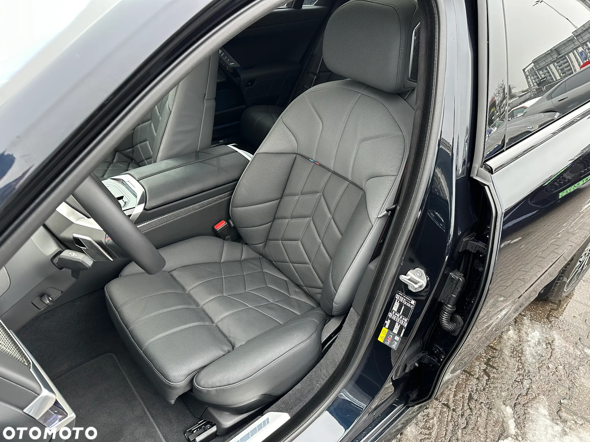 BMW i7 M70 xDrive - 9