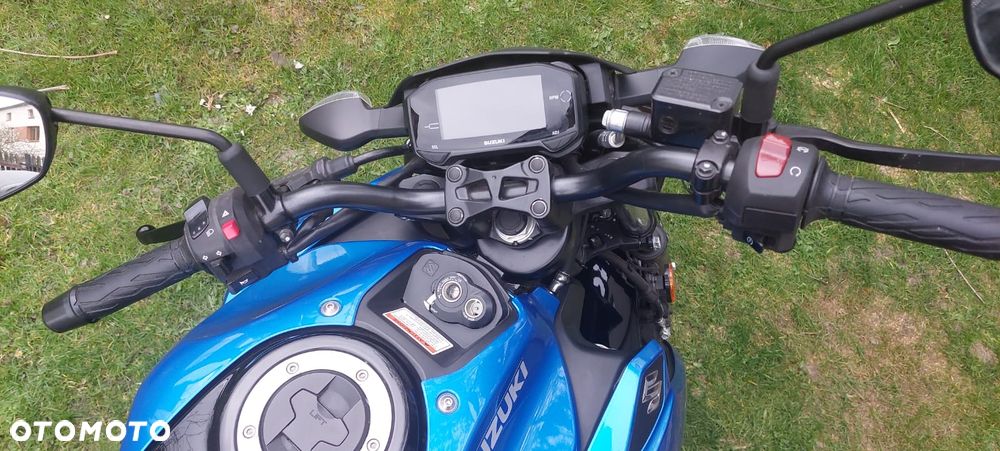 Suzuki GSX - 2