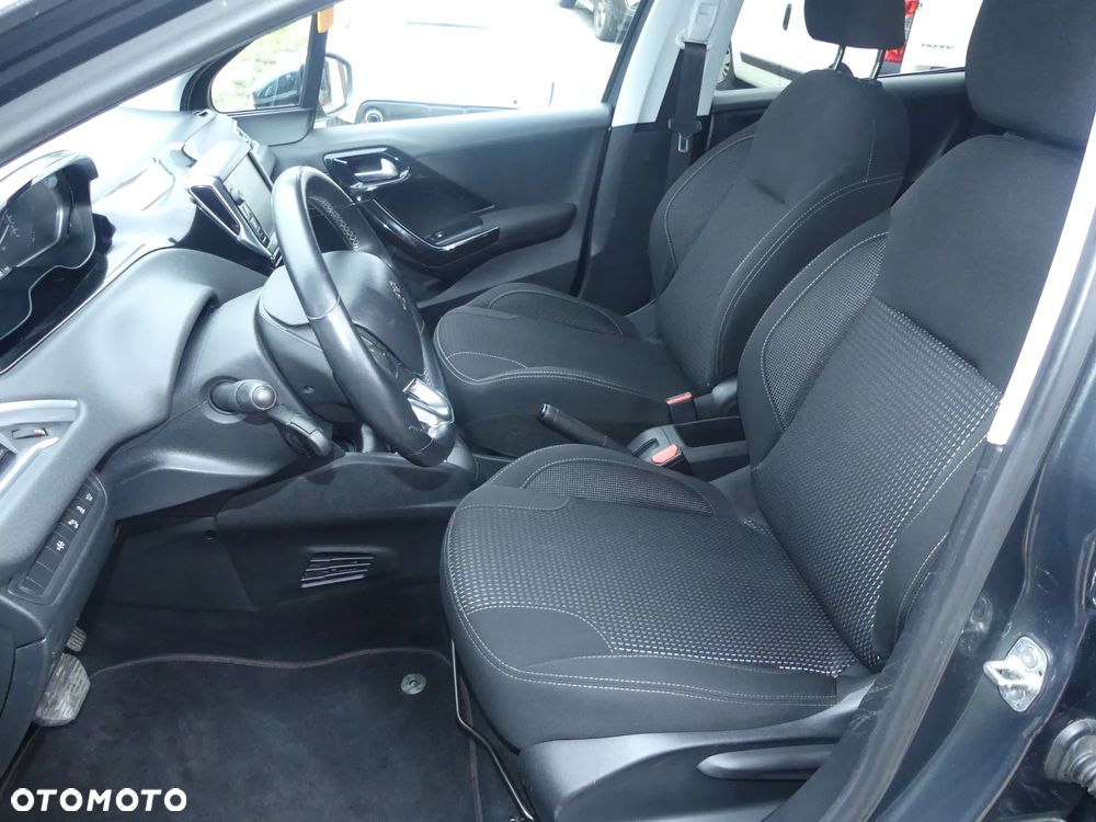 Peugeot 208 1.2 PureTech GPF Signature S&S EAT6 - 18