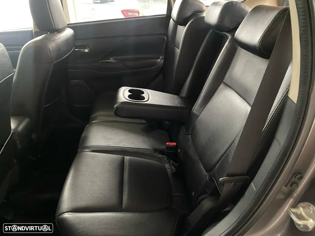 Mitsubishi Outlander 2.2 DI-D Intense - 14