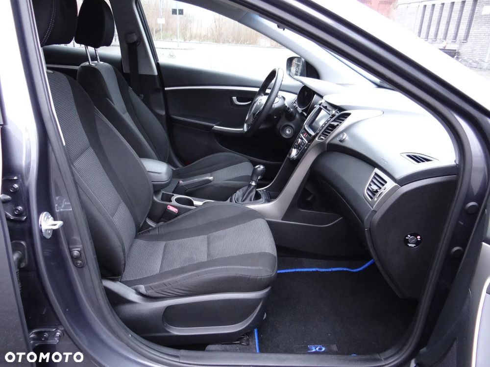 Hyundai i30 blue Kombi 1.6 CRDi Classic Navigation - 22