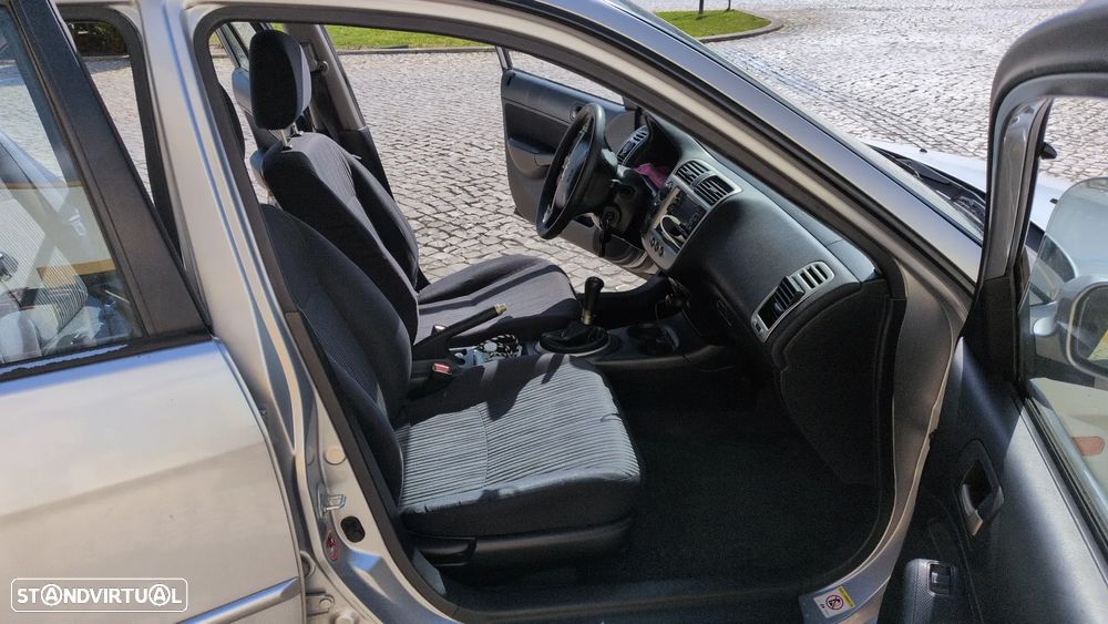 Honda Civic 1.6 ES - 10