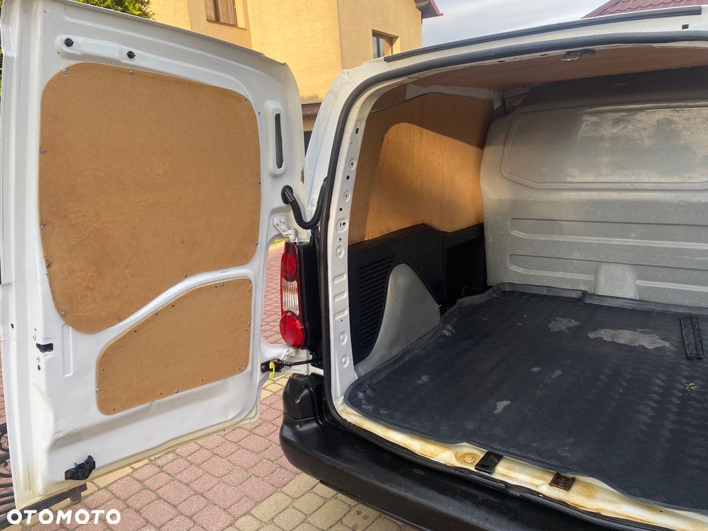 Peugeot PARTNER 1.6HDI 3-osobowy zakupiony w slonie w Rzeszowie - 16