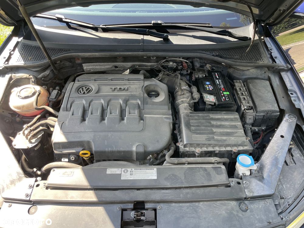 Volkswagen Passat - 12