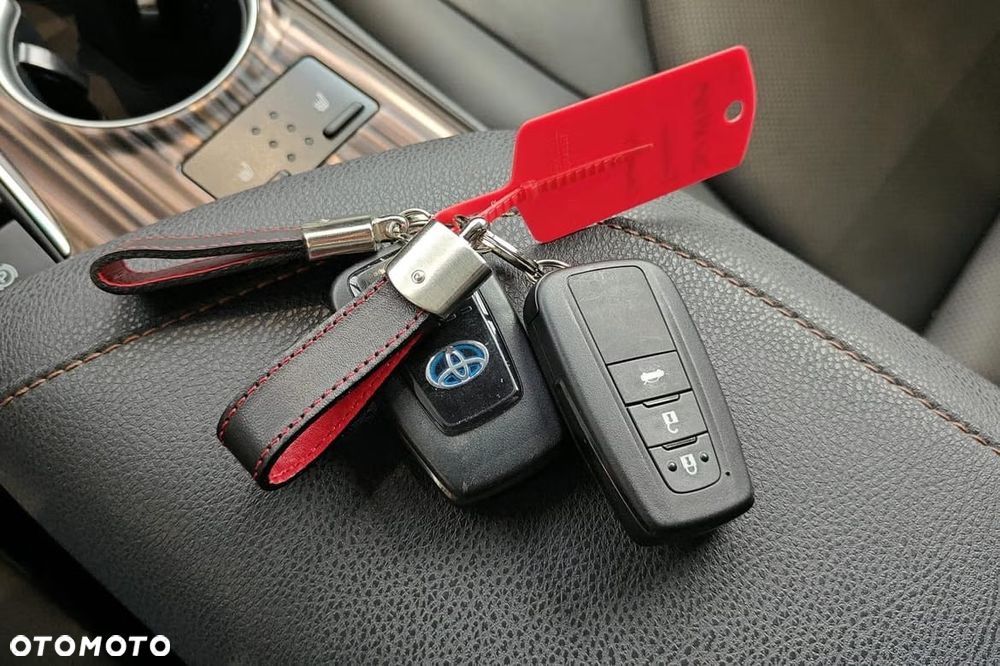 Toyota Camry Executive - 18