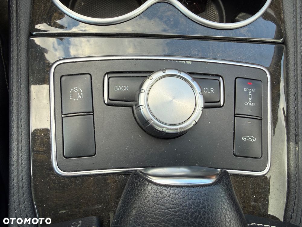 Mercedes-Benz CLS 500 4-Matic 7G-TRONIC - 32