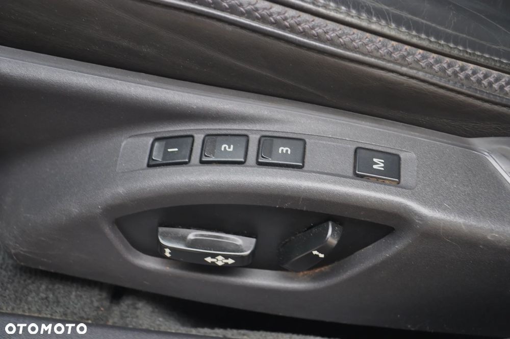 Volvo XC 70 D5 AWD Geartronic Black Edition - 28