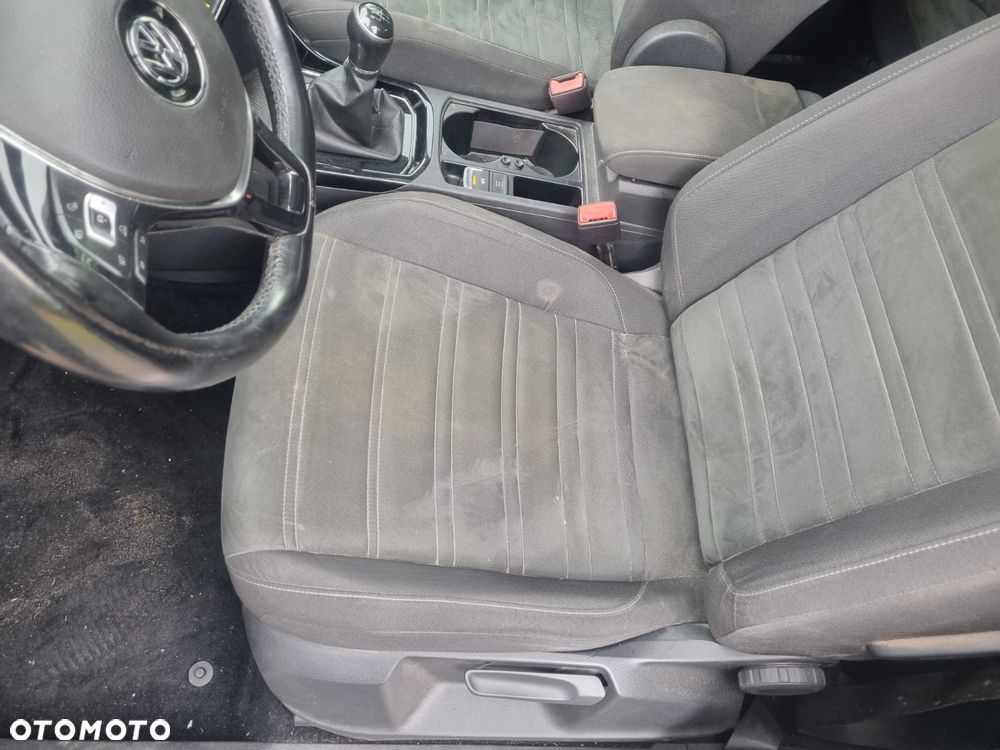 Volkswagen Touran 2.0 TDI SCR (BlueMotion Technology) Comfortline - 13