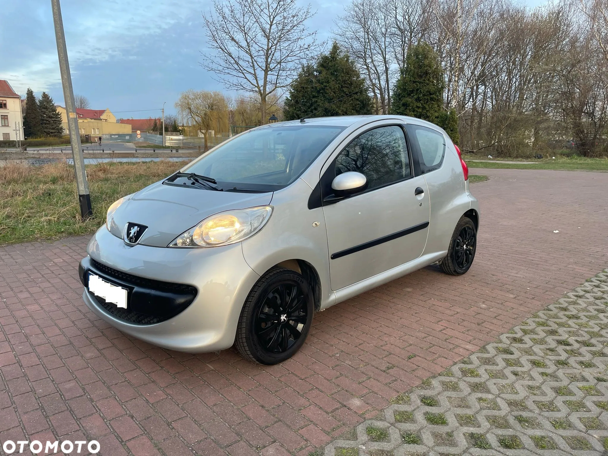 Peugeot 107 1.0 Trendy - 2