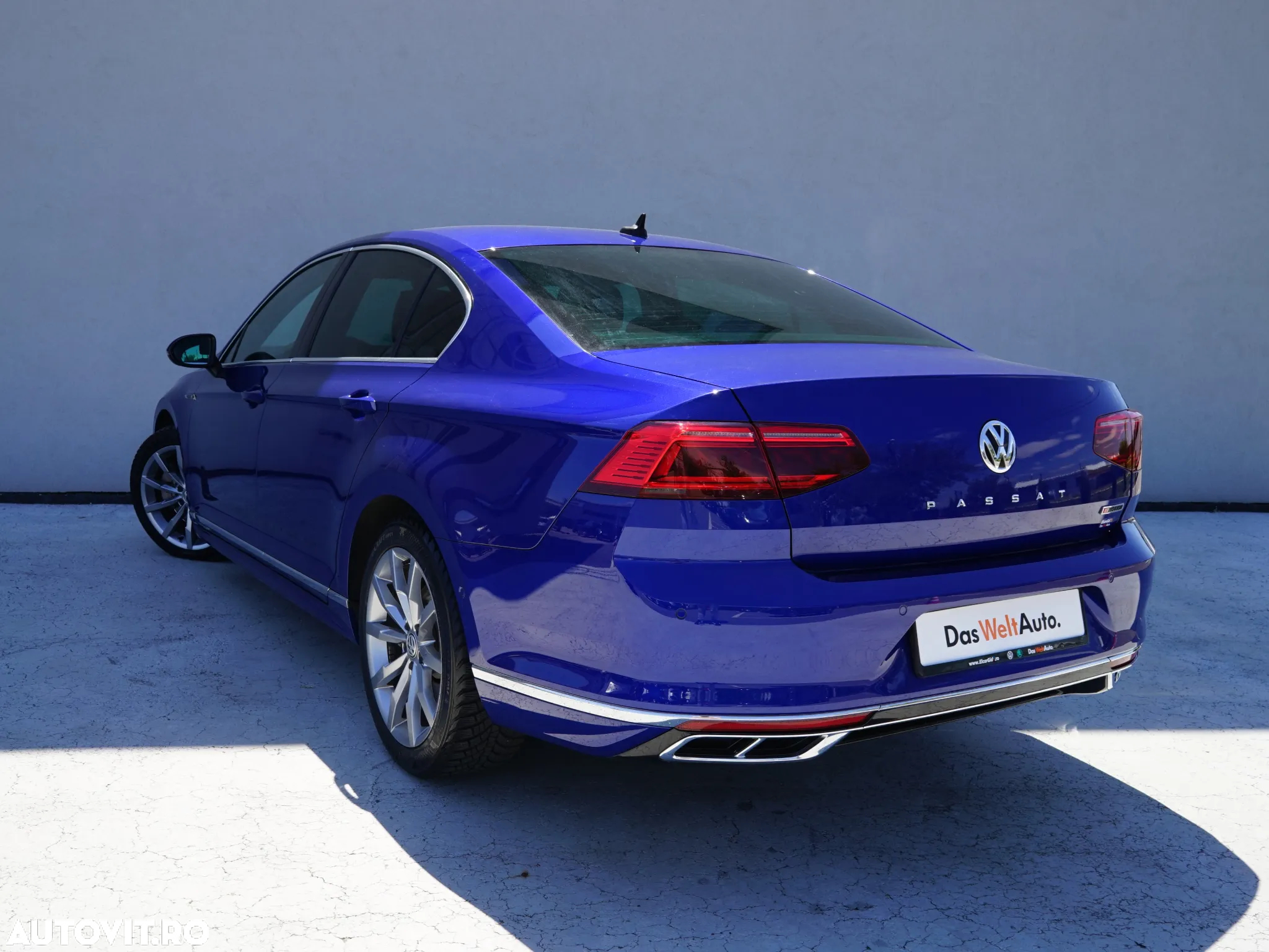 Volkswagen Passat - 4