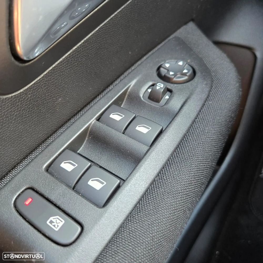 Peugeot e-208 50 kWh Allure - 6