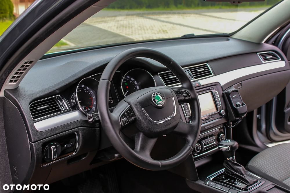 Skoda Superb 2.0 TDI DSG Exclusive - 32