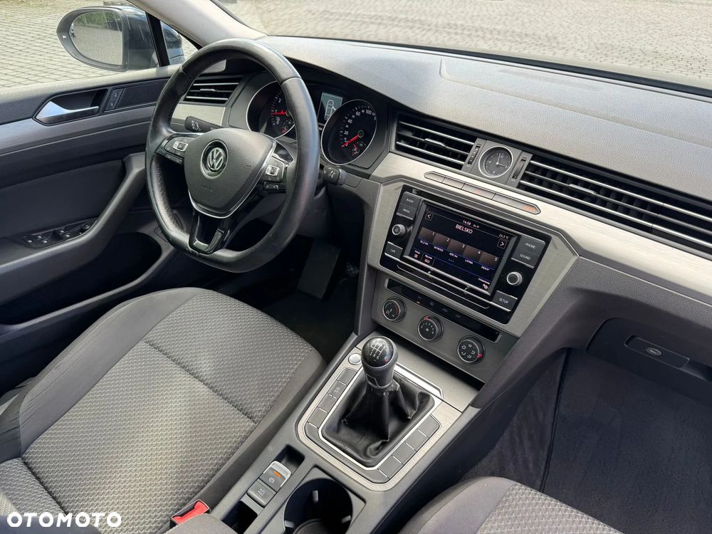 Volkswagen Passat - 11