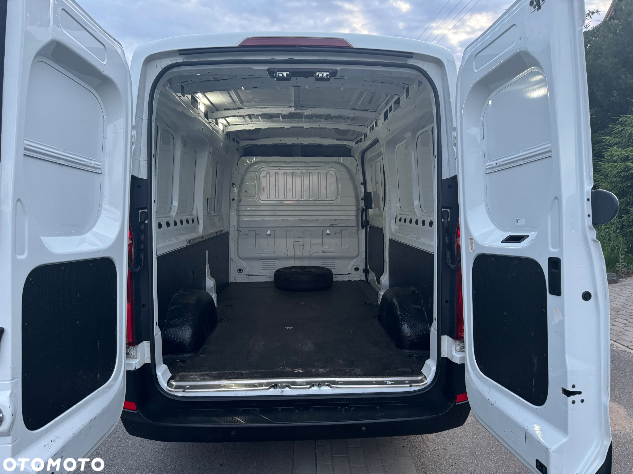 Maxus Deliver 9 - 10