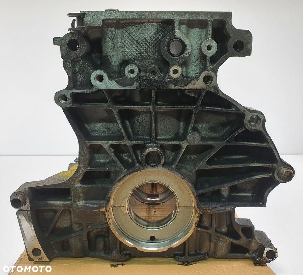 BLOK SILNIKA VOLVO XC90 XC70 V70 S80 XC60 2.4 D5 30677367 - 6