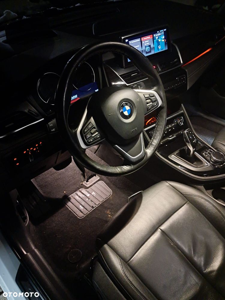 BMW Seria 2 218d xDrive - 9