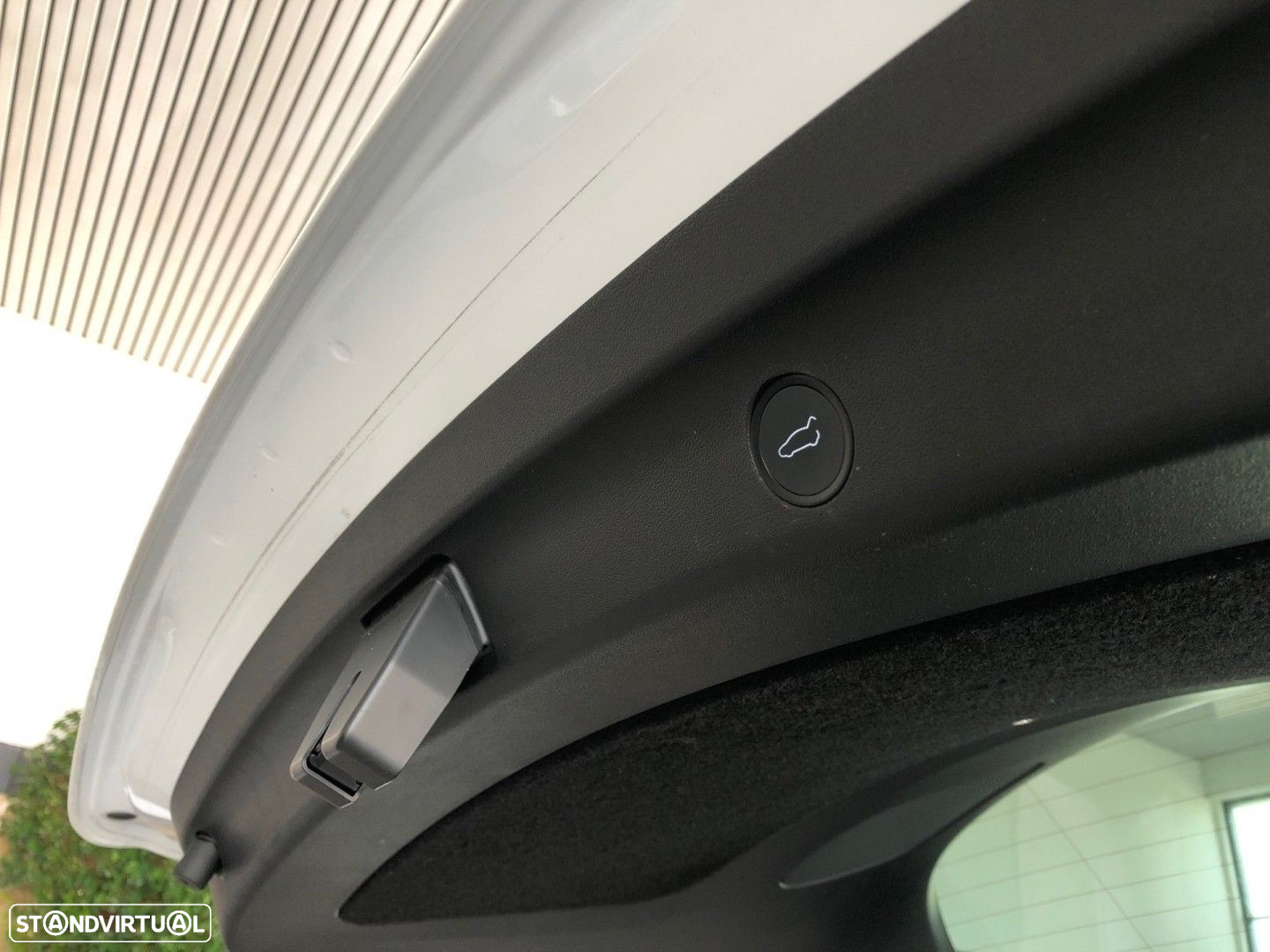 Tesla Model Y - 11