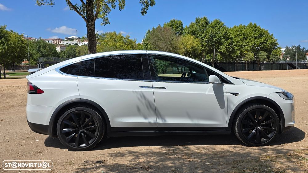 Tesla Model X - 2