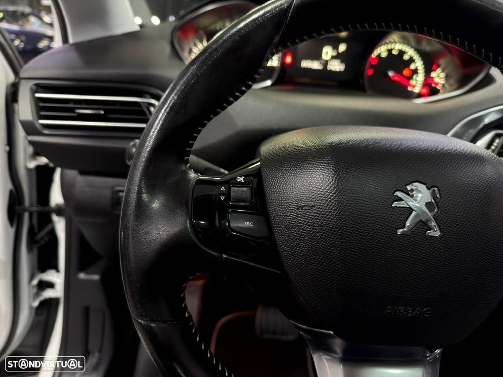 Peugeot 308 SW 1.2 PureTech Allure EAT6 - 28