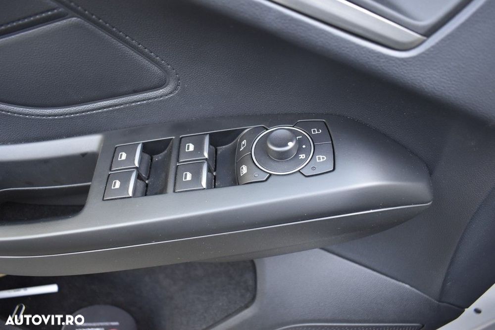 Ford Focus - 33