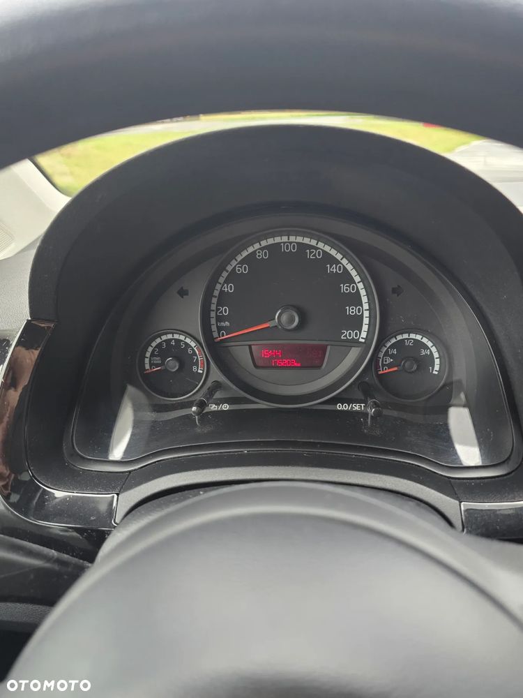 Volkswagen up! 1.0 high EU6 - 9