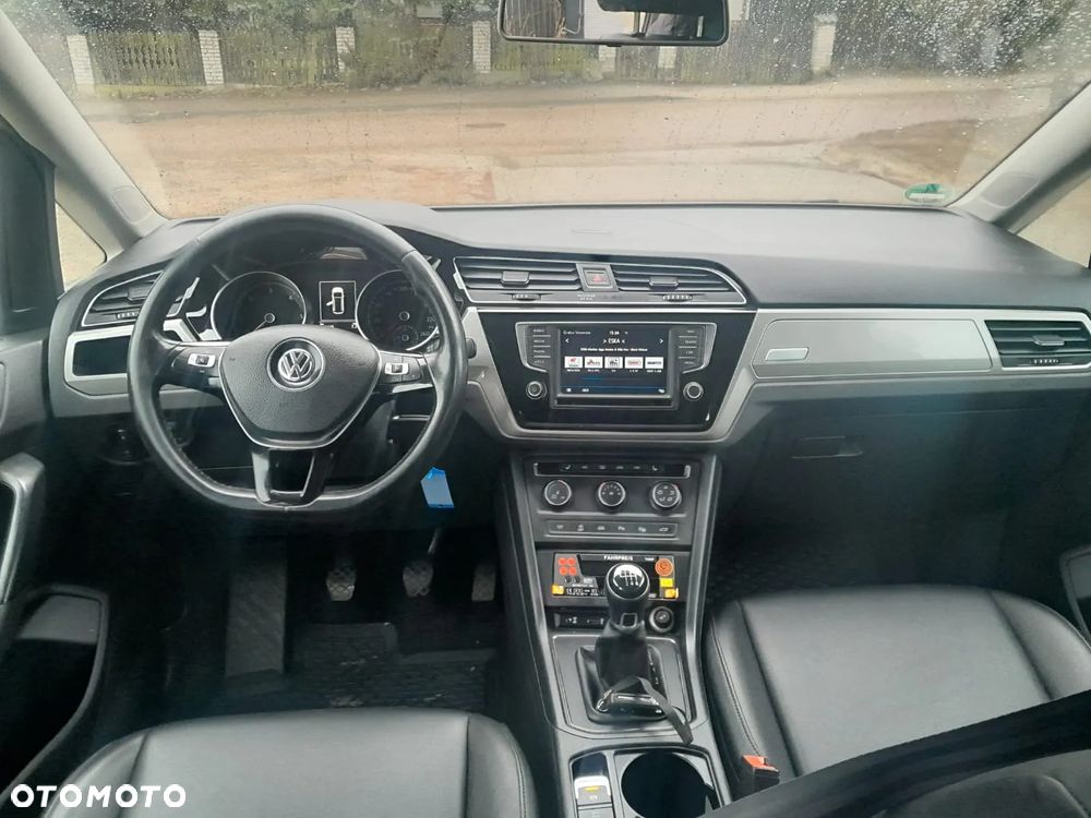 Volkswagen Touran - 15