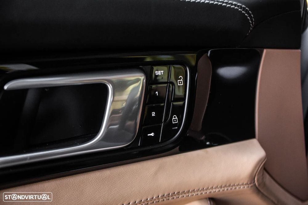 Porsche Panamera 4 E-Hybrid - 21