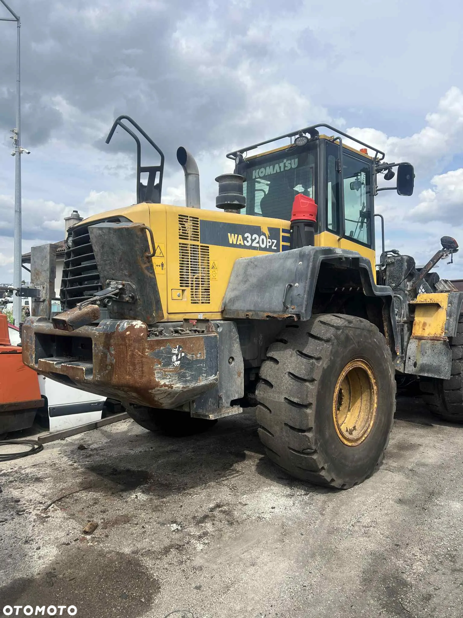 Komatsu - 8