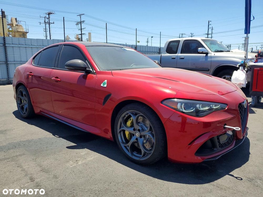 Alfa Romeo Giulia 2.9 V6 Bi-Turbo AT8 Quadrifoglio - 5