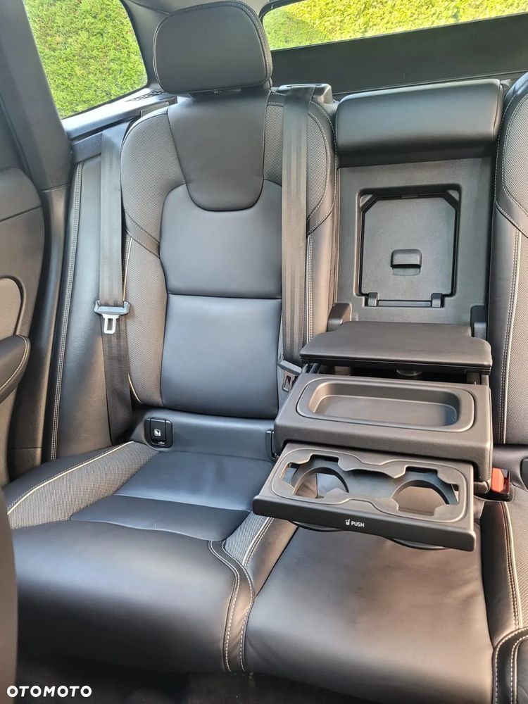 Volvo XC 60 T6 AWD Recharge Geartronic RDesign - 24