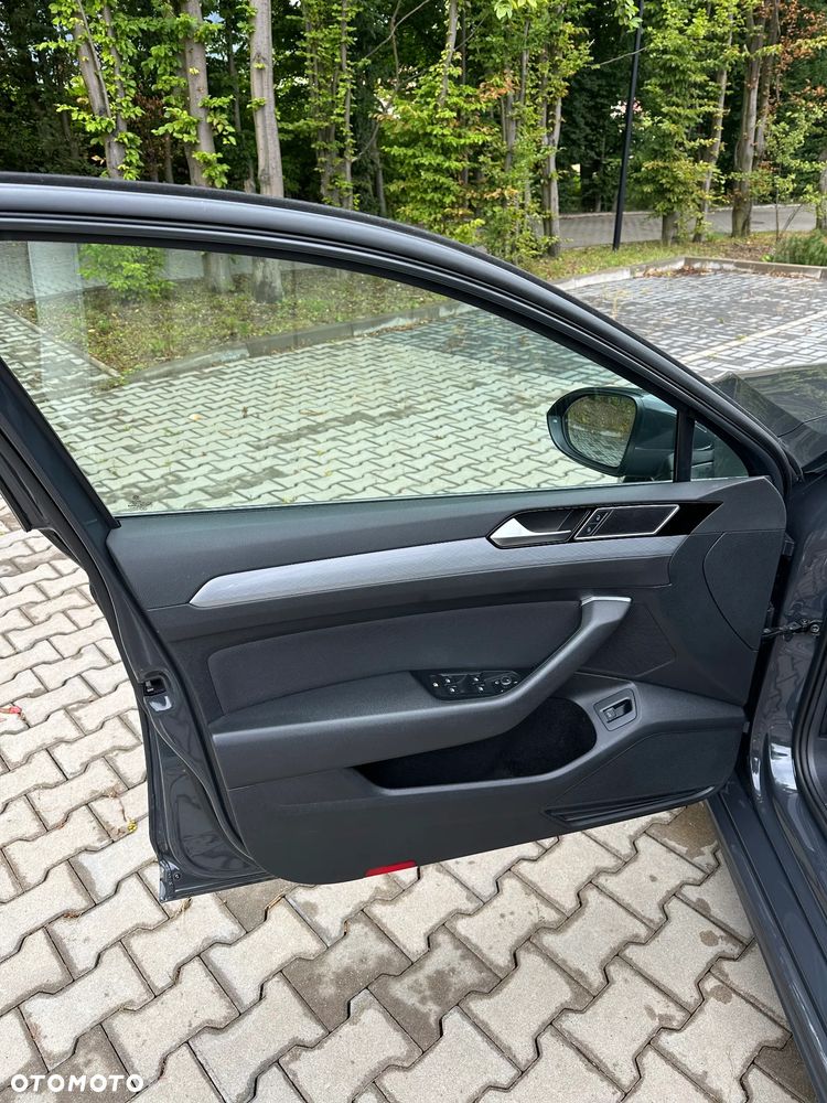 Volkswagen Passat 2.0 TDI SCR DSG 4Motion Business - 24