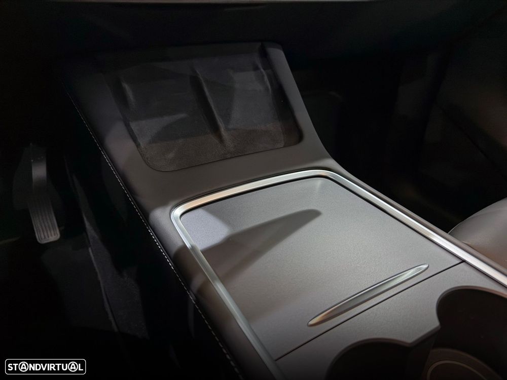 Tesla Model Y Long Range Dual Motor AWD - 29