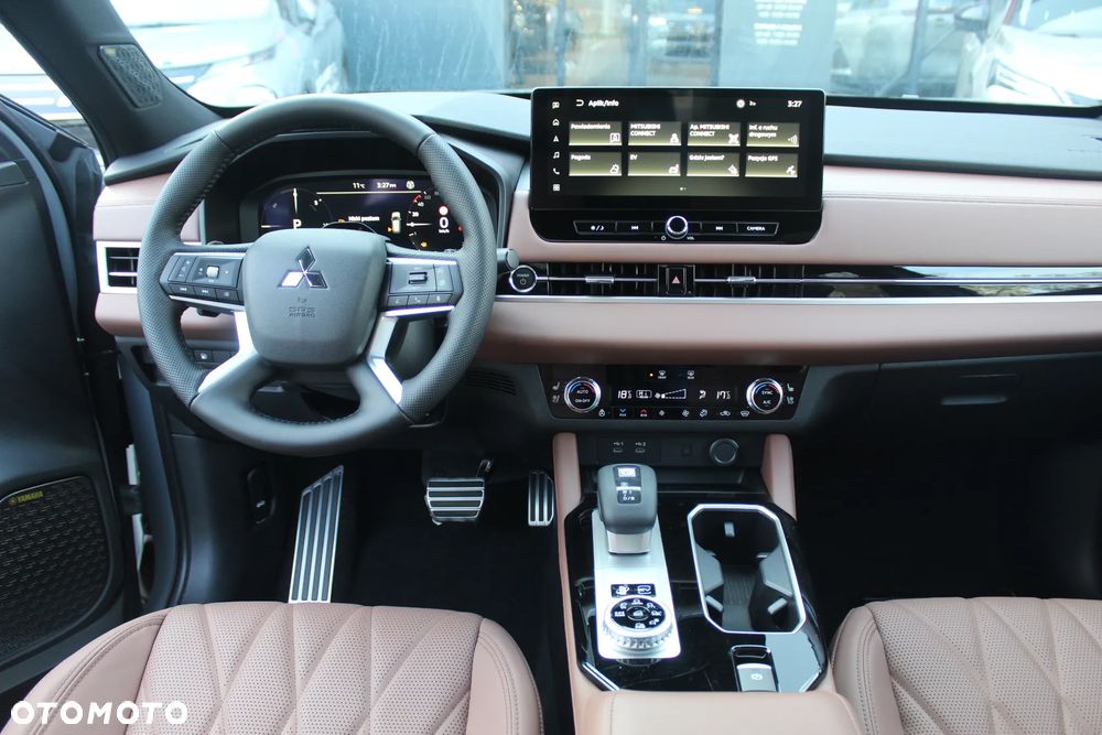 Mitsubishi Outlander Instyle Plus - 25